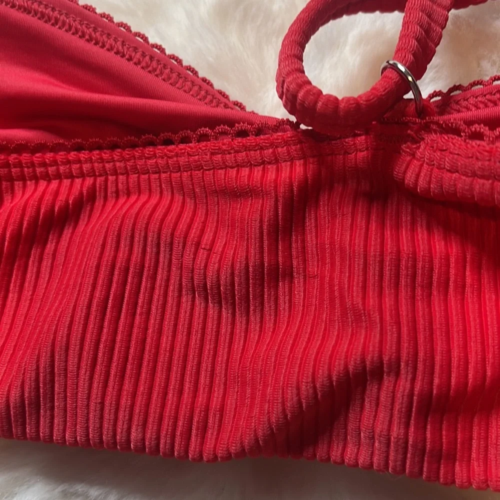 Frankie’s Bikinis Top - SIZE: S